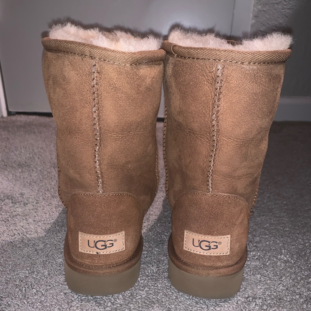 UGG Genuine Classic Short - Sz US 6 Women - Chestnut - Picture 2 of 4